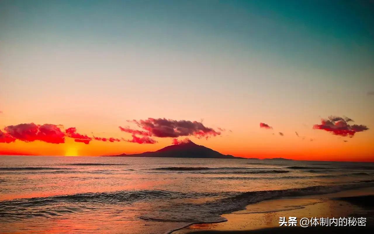 一句话证明你在单位最底层：

领导：人都去哪了？
底层人：他们开会去了。

底层