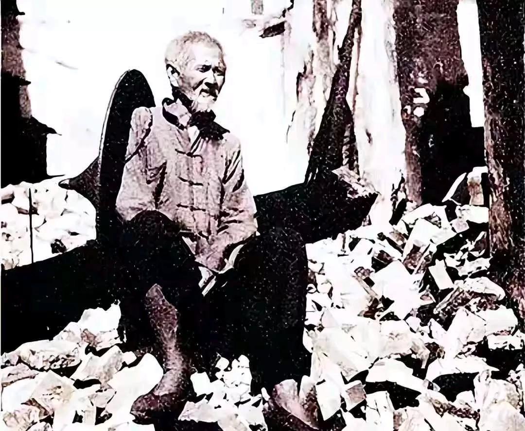 日军最狠的酷刑是什么？一个老人指着墙角说道：你看那是什么？

1940年5月，日