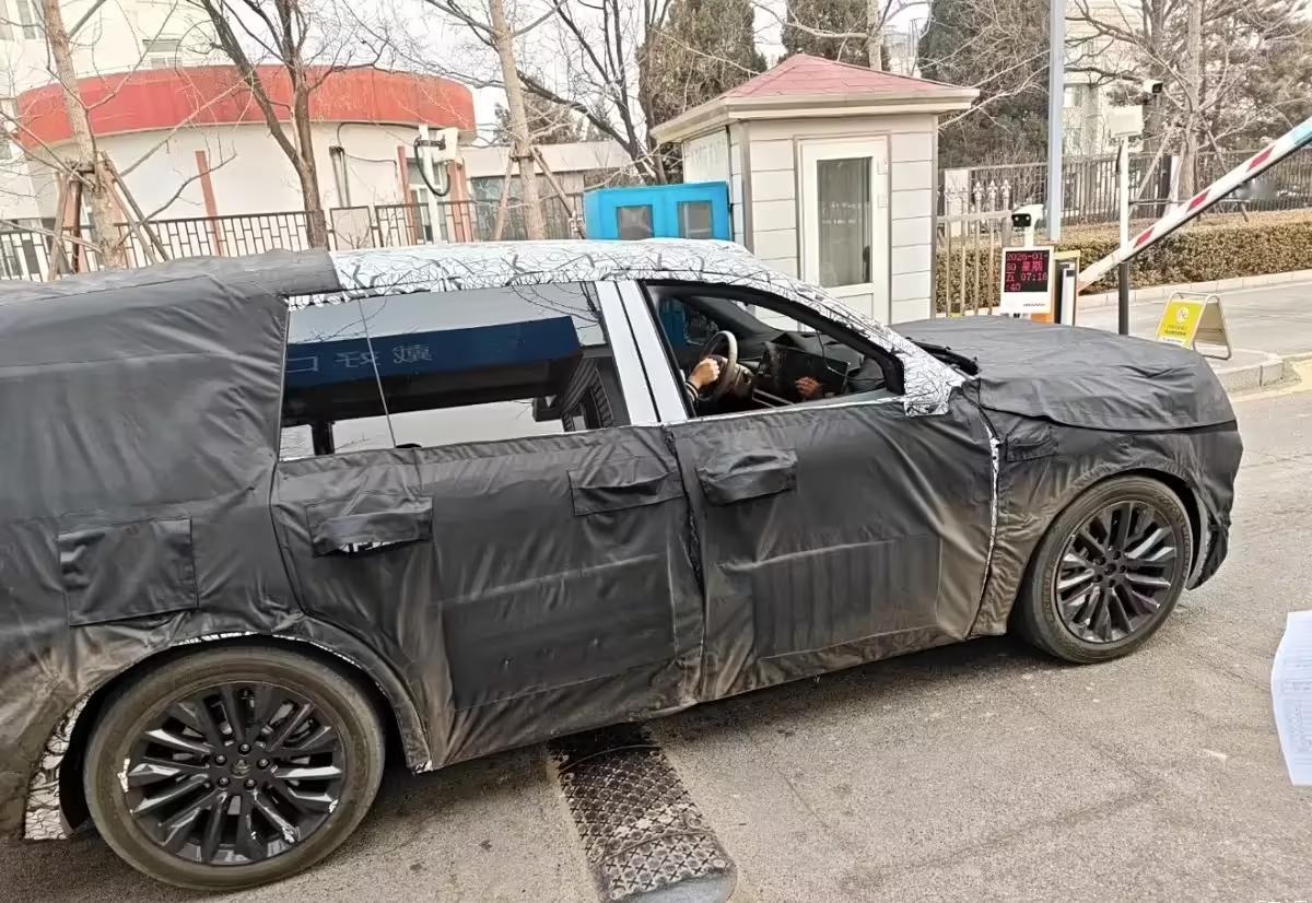 全新理想 L9 谍照曝光  取消方向盘小屏 