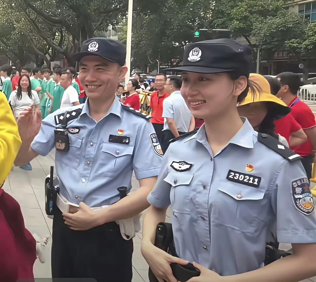 看来这种警号，每年高考值勤是少不了。[马思纯的微笑] ​​​