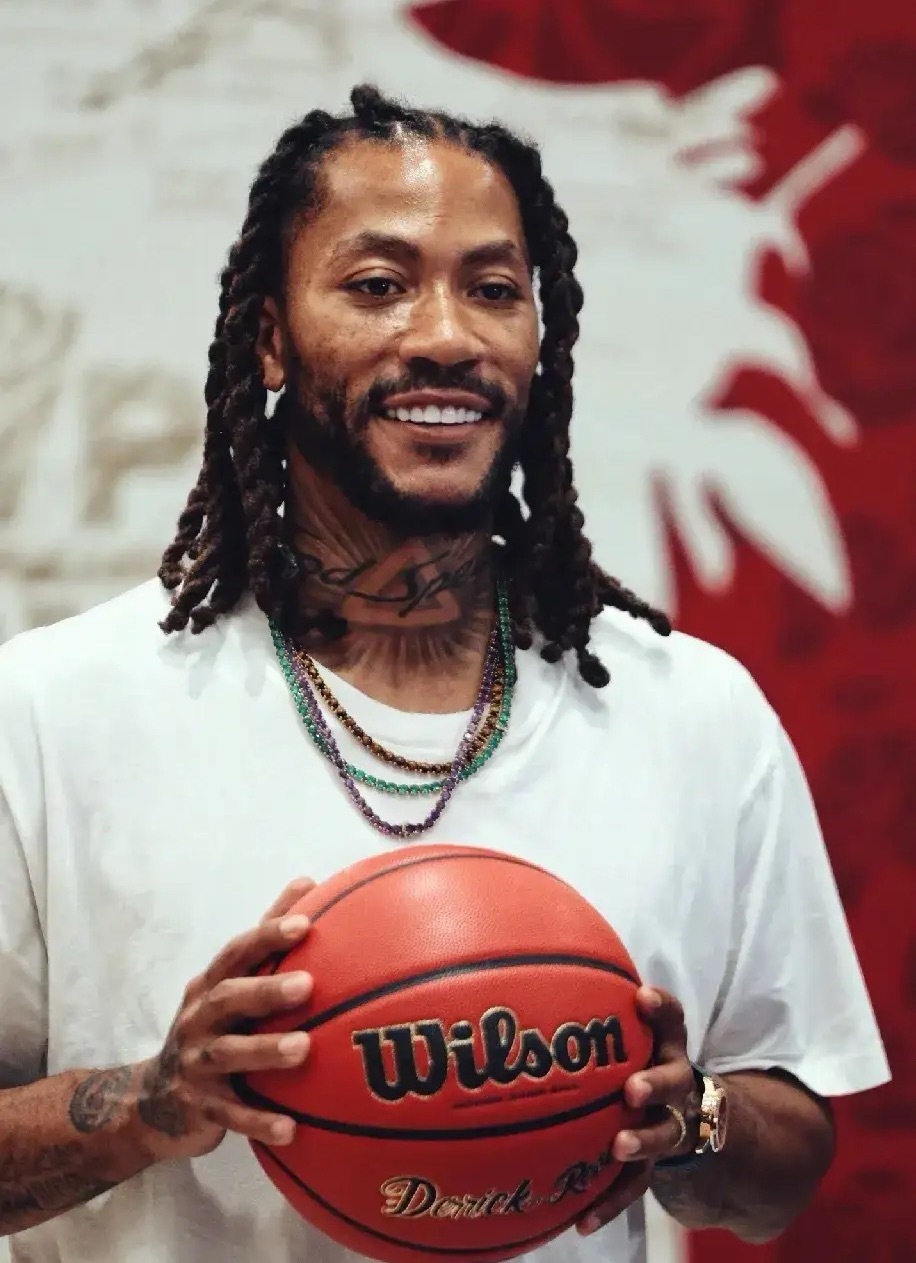 杨毅老师认为，罗斯是NBA长得最漂亮的运动员。可大部分人觉得:帕森斯、乐福、保罗