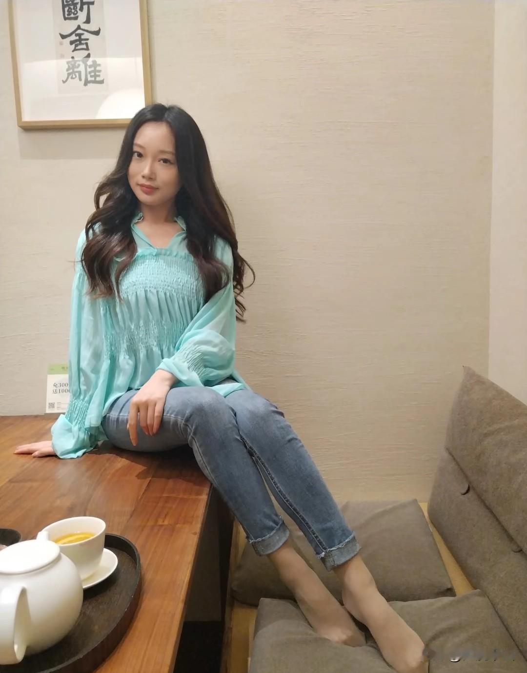 原来人会变得温柔，是透彻的懂了～ 颜值与身材 成熟女人韵味 谁穿谁好看