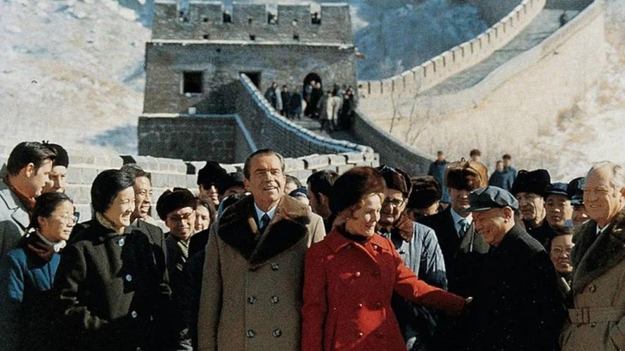 尼克松访华期间想游览长城，结果前一天晚上忽然遭遇大雪，周总理下死命令要解决问题，