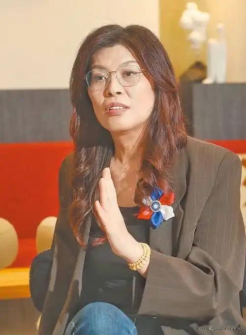 哎呀，郑丽文说点啥不好，非要说：“美国是我们的恩人，大陆是我们的亲人”
郑丽文啊