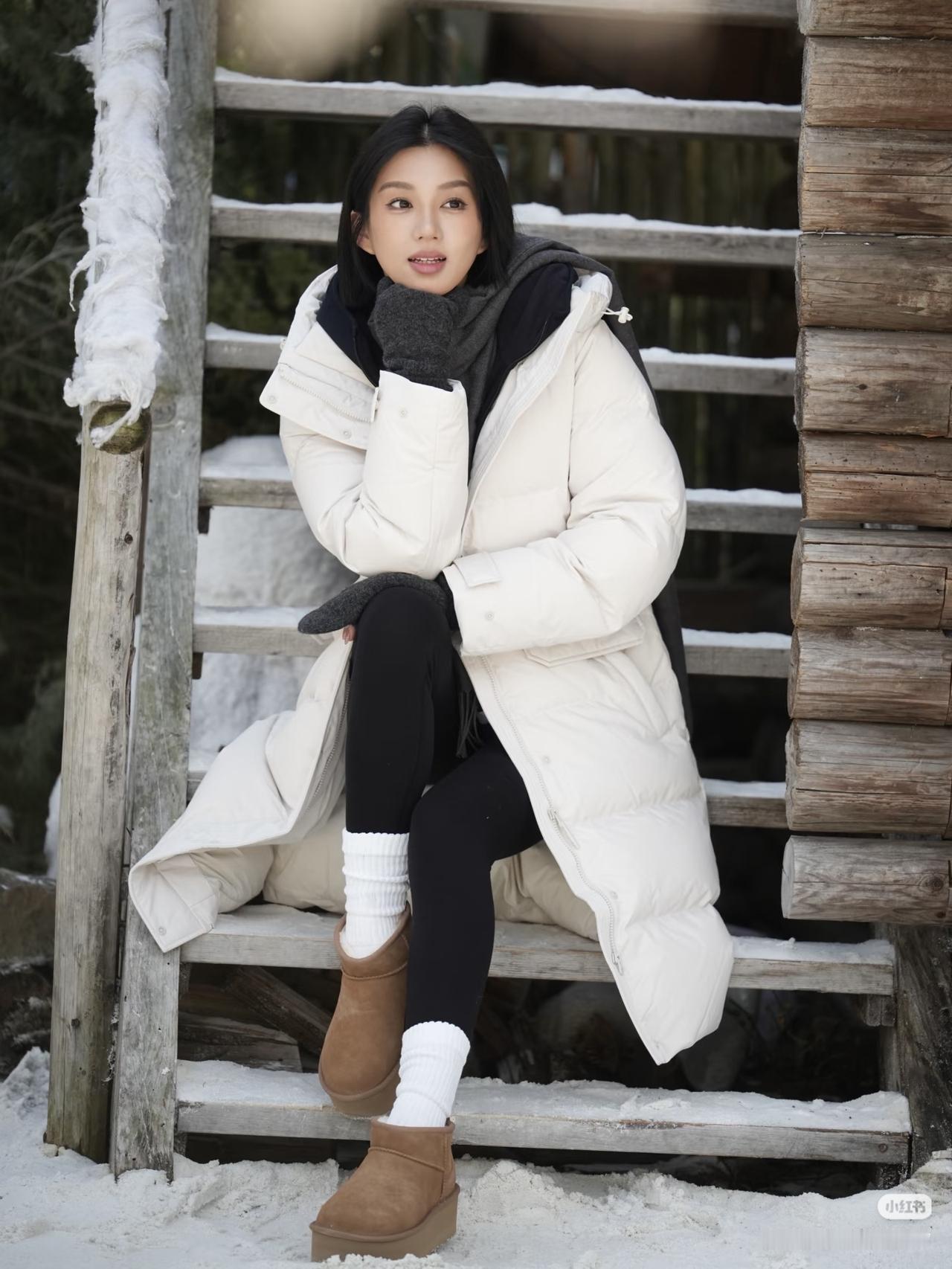 世界的刻度，从来不在远方的呐喊里，而在你每一次呼吸的笃定中。点亮自己，就是此刻对