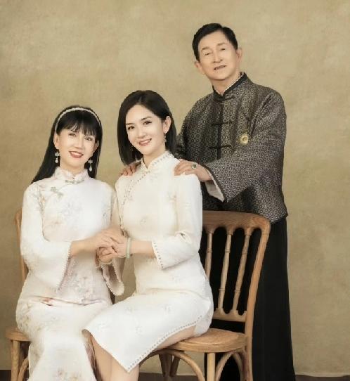 谢娜妈妈，激动落泪！

9月6日下午，谢娜在社交平台发文，从文字中不难发现，谢娜