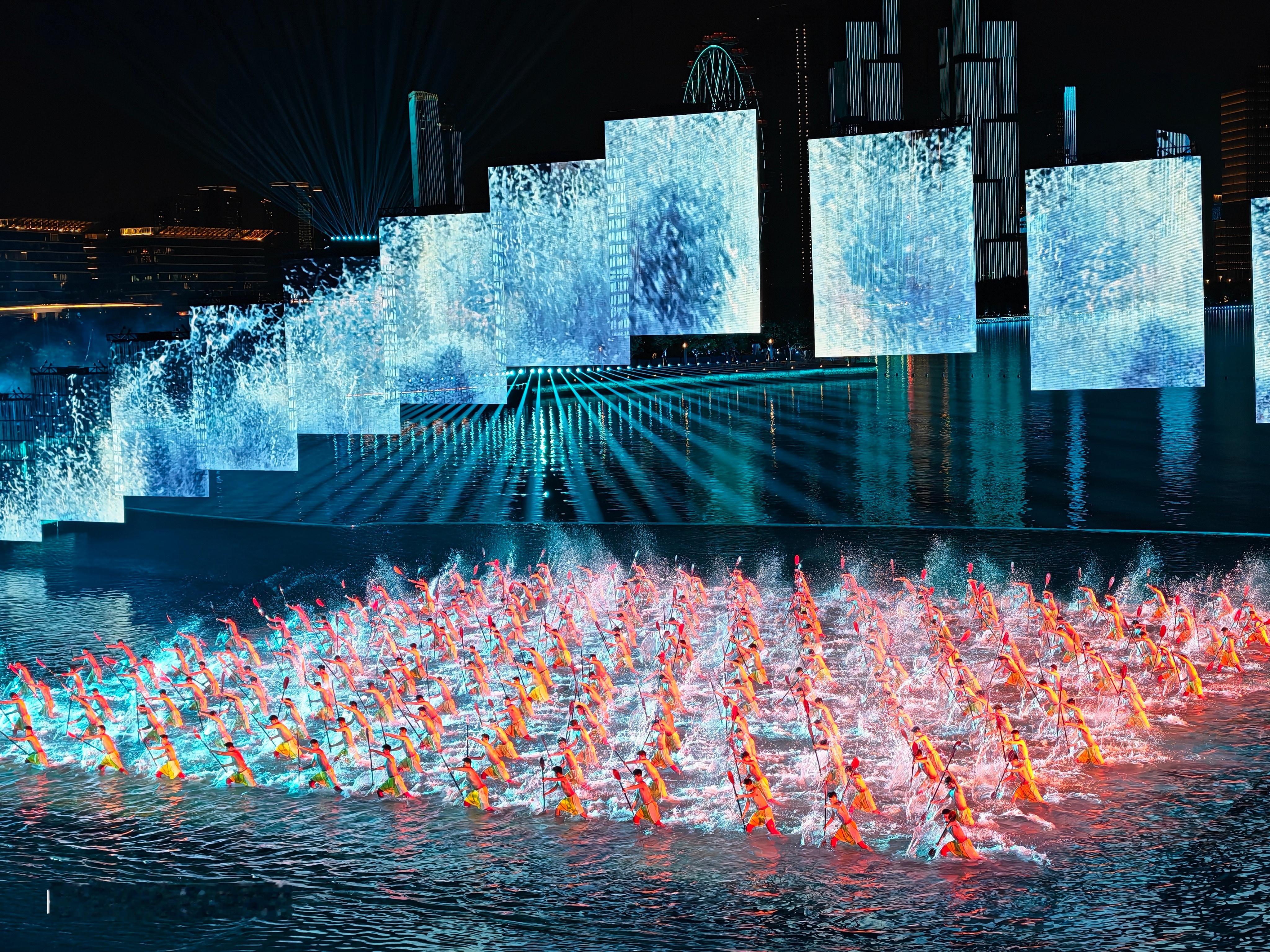 当十五运闭幕式遇到荣耀500，感动它记录下的每一个沸腾时刻！手持拍摄间，2亿像素