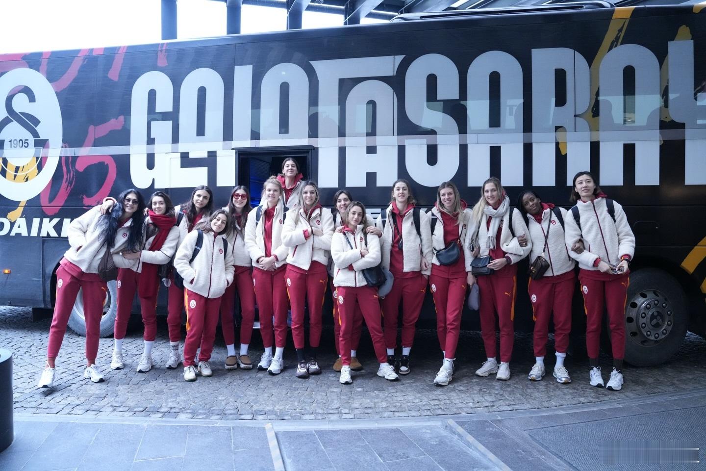 王媛媛国际排坛动态王媛媛随队加拉塔萨雷抵达安卡拉 北京时间1月17日 19:00