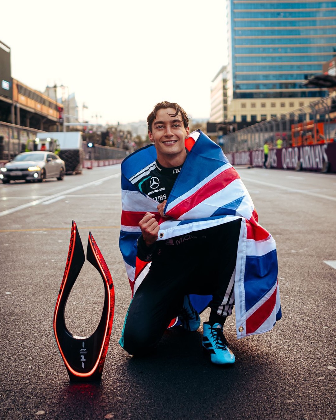 梅赛德斯发布一则Amazing weekend.Baku, out. ✌️乔治拉