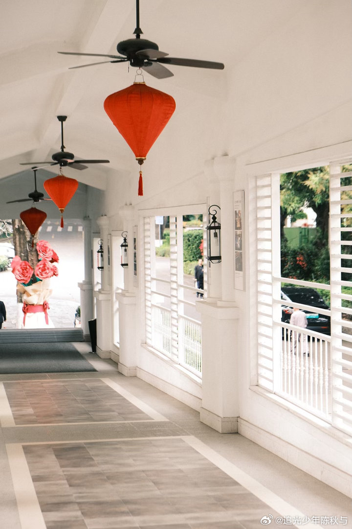 世界是一个巨大的充电站感觉自己不是一个无时无刻都能量很足的人，经常会没电关机。但