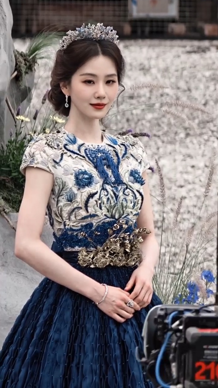 好喜欢刘诗诗这个勾唇笑，这才是女王，最爱野心勃勃的样子 