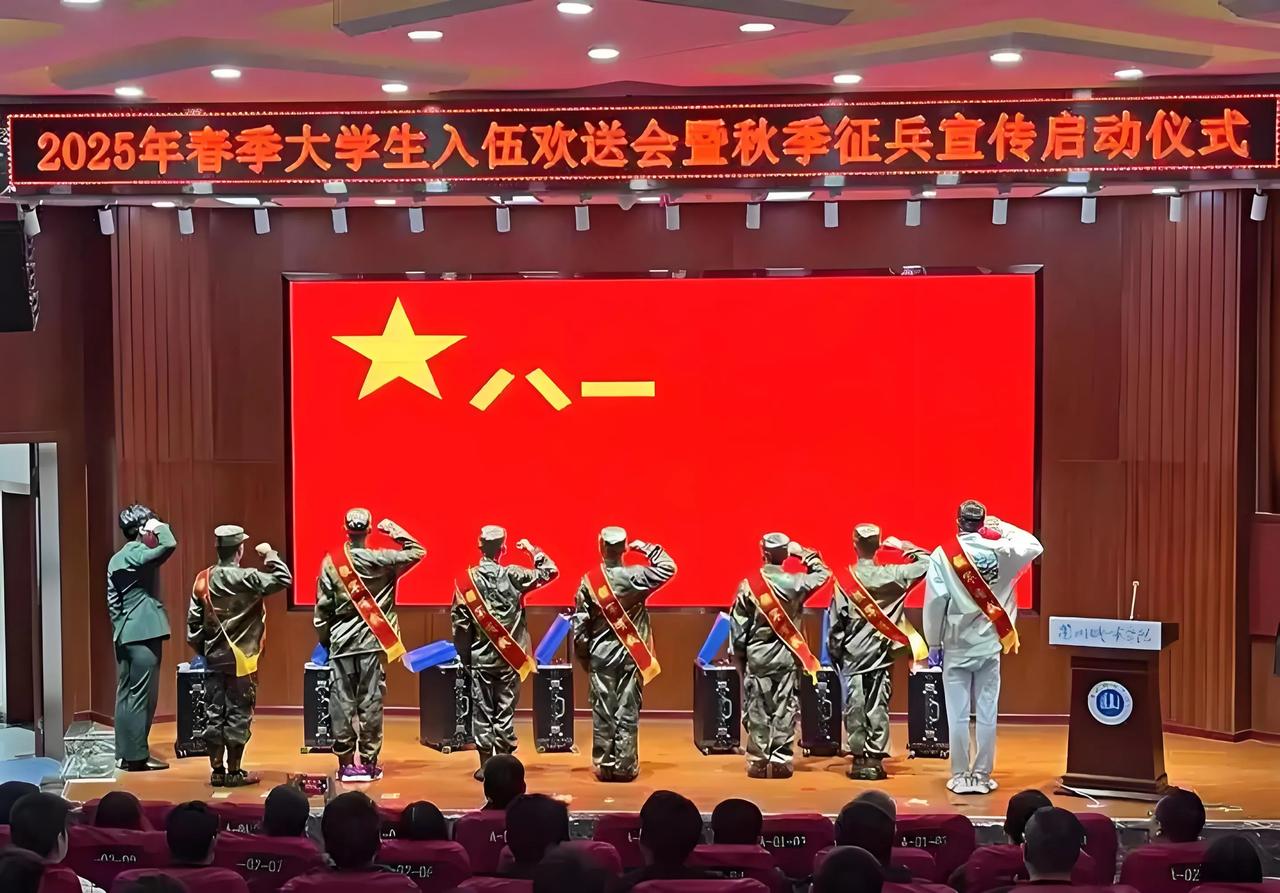 大学生当兵，从户籍地入伍好，还是从大学所在地入伍好？


如果你是“城市奋斗型”