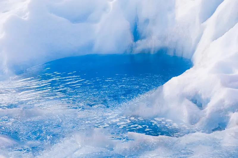 君威和福克斯选哪个，还得看个人需求。君威 2025 款 25T 超享版指导价 1