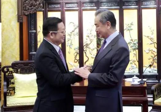王毅外长的提议，泰国第一时间拒绝了，喊话不要第三方

目前，泰柬冲突持续升级，边