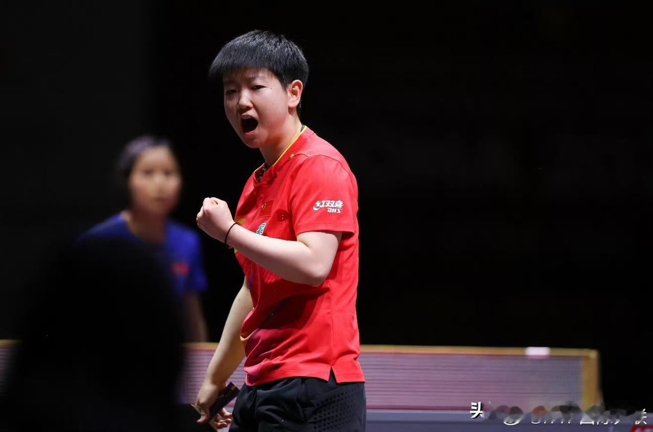 全运会乒乓球女单半决赛（比赛进行中）
孙颖莎VS朱雨玲
第一局：朱雨玲胜，11-