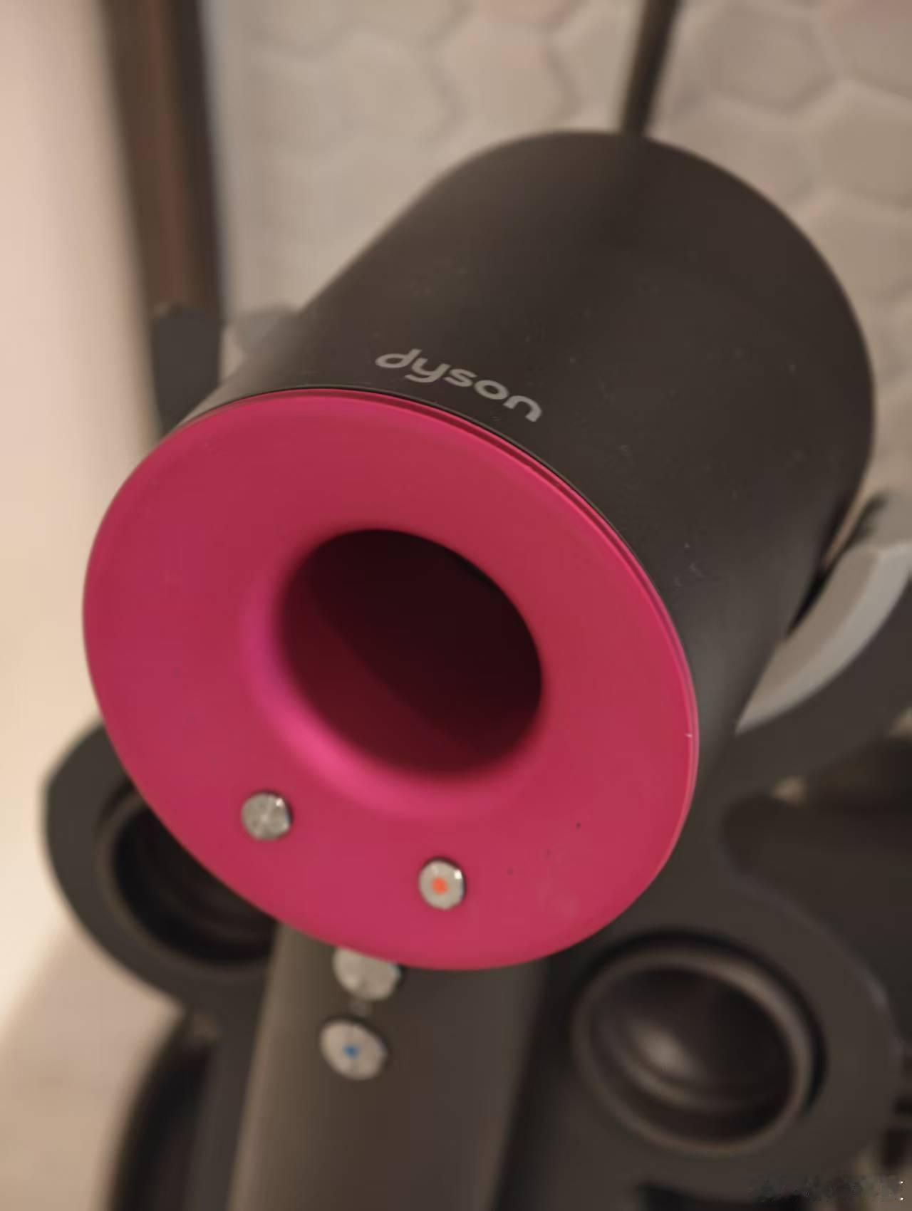 同一个酒店居然出现了戴森和徕芬我朋友在我房间看到了戴森，结果回自己房间发现是徕芬