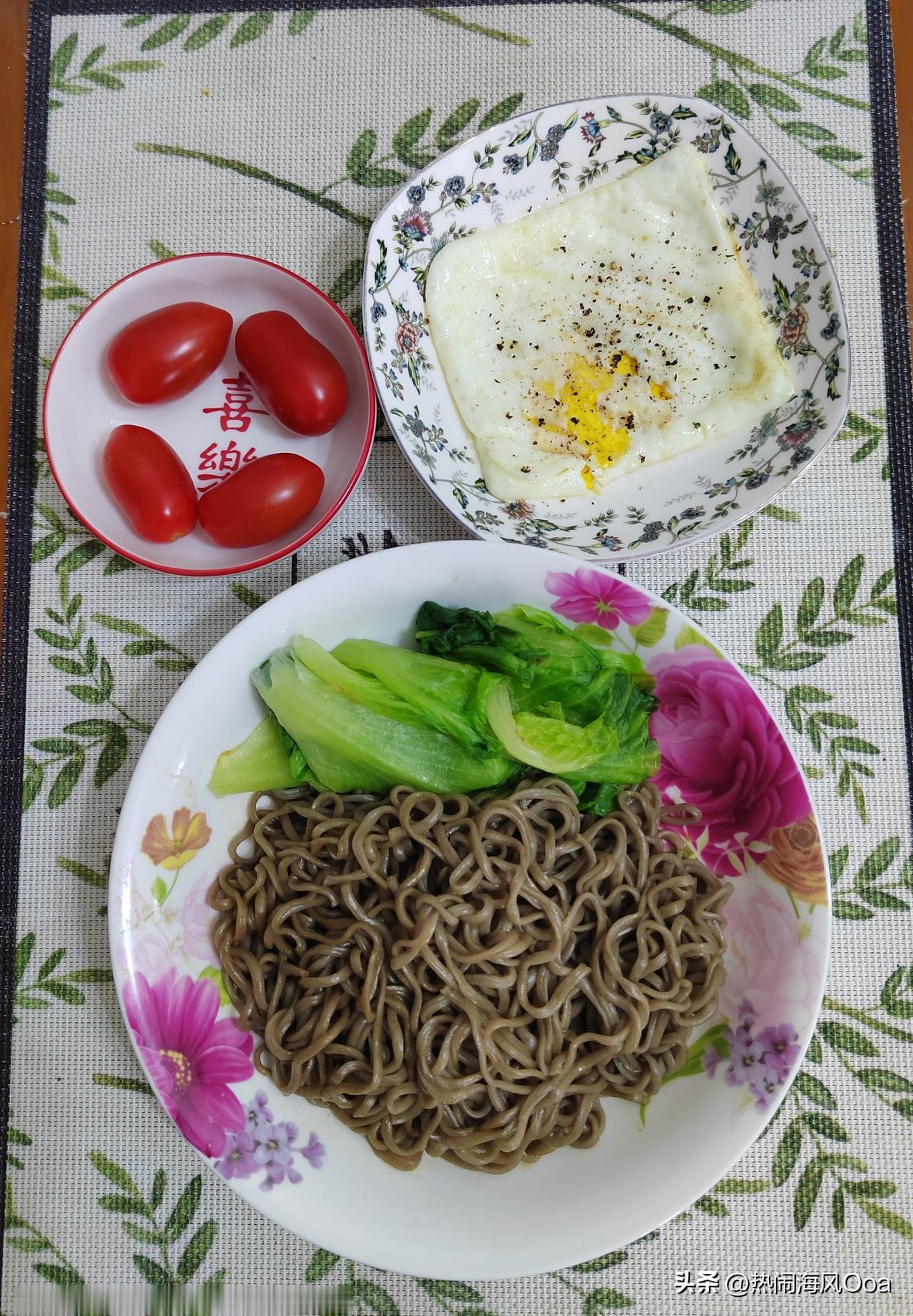 早起儿，外面的天阴沉沉的，好歹没有雨，就已经心满意足了。

连日降雨，让人们对雨