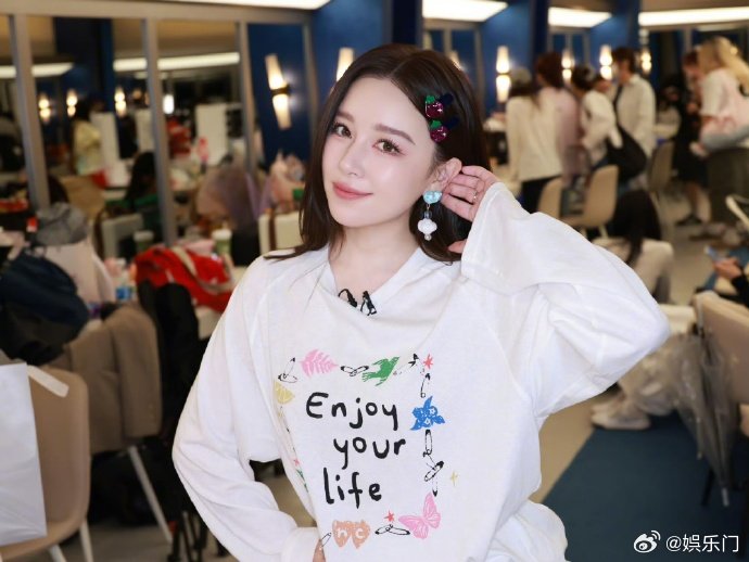 孙怡组全员cos负鼠少年组三公冲鸭！坐等姐姐们今晚大放光彩解锁新技能✨乘风202
