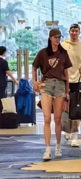 这么没有自我约束吗
       中国女排参加世界女排联赛香港站比赛一行，已于昨