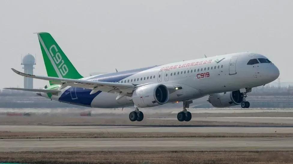 C919今天首飞，BBC也进行了报道，不过与国内媒体铺天盖地的赞誉不同，BBC还