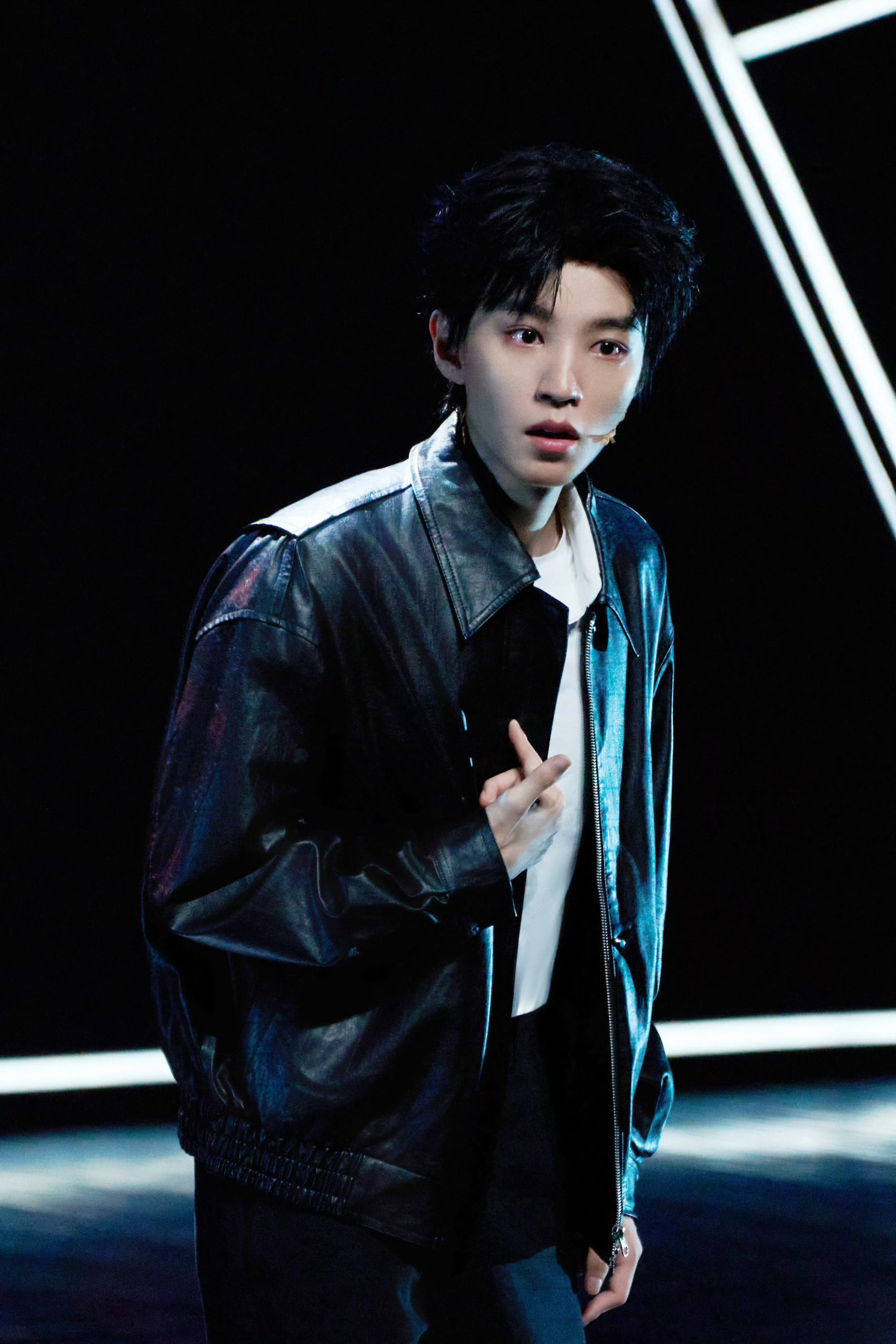 这下你们能懂我为什么说书迷托马斯迷人了吧……………………眼角带泪行为看似癫狂但实