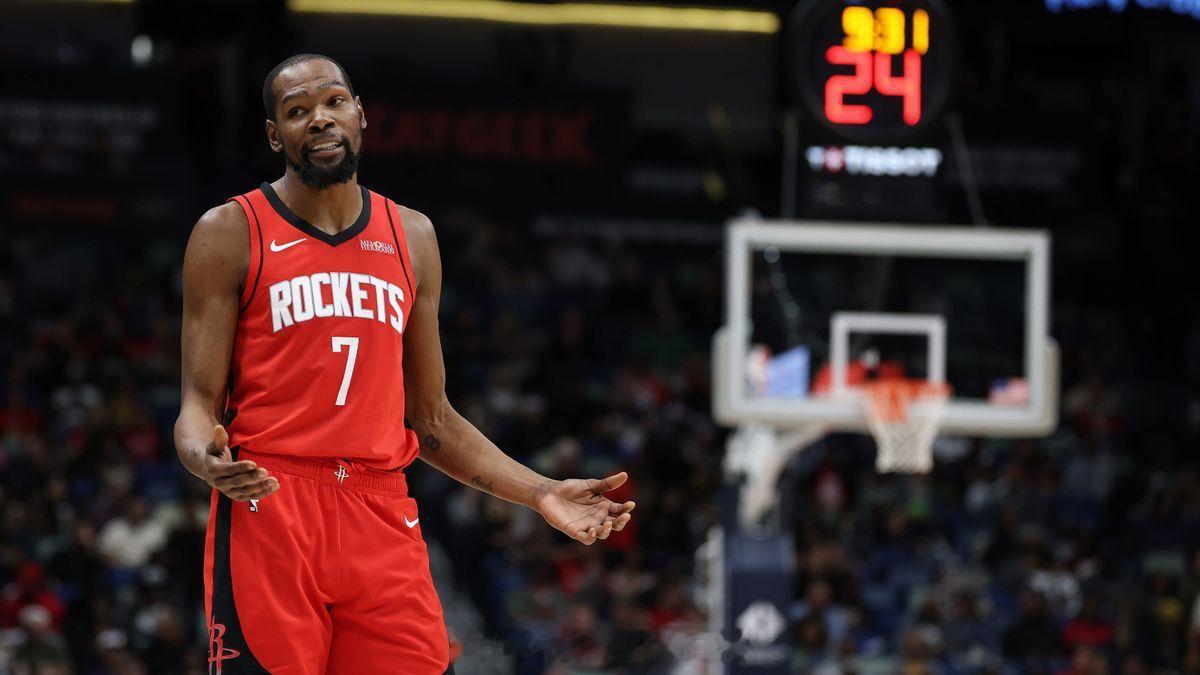 杜兰特在关键时刻的使用率是16.9，在火箭队的轮换球员中排名第四，排在申京（31