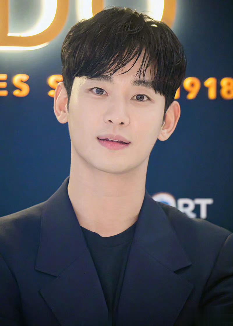 #躲过韩国空气酵母的金秀贤#我相信财阀的眼光。[赞] ​​​