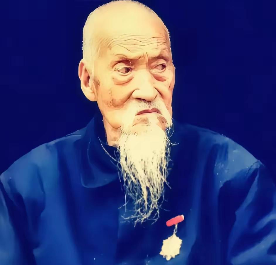 [月亮]太行山绝壁上，一个人，被十四个日军围死。枪口对准后脑勺的那一刻，司凤梧没