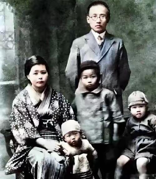 1978年，郭沫若在北京去世。最让人想不通的是，他在日本抛下的五个孩子，在佐藤富