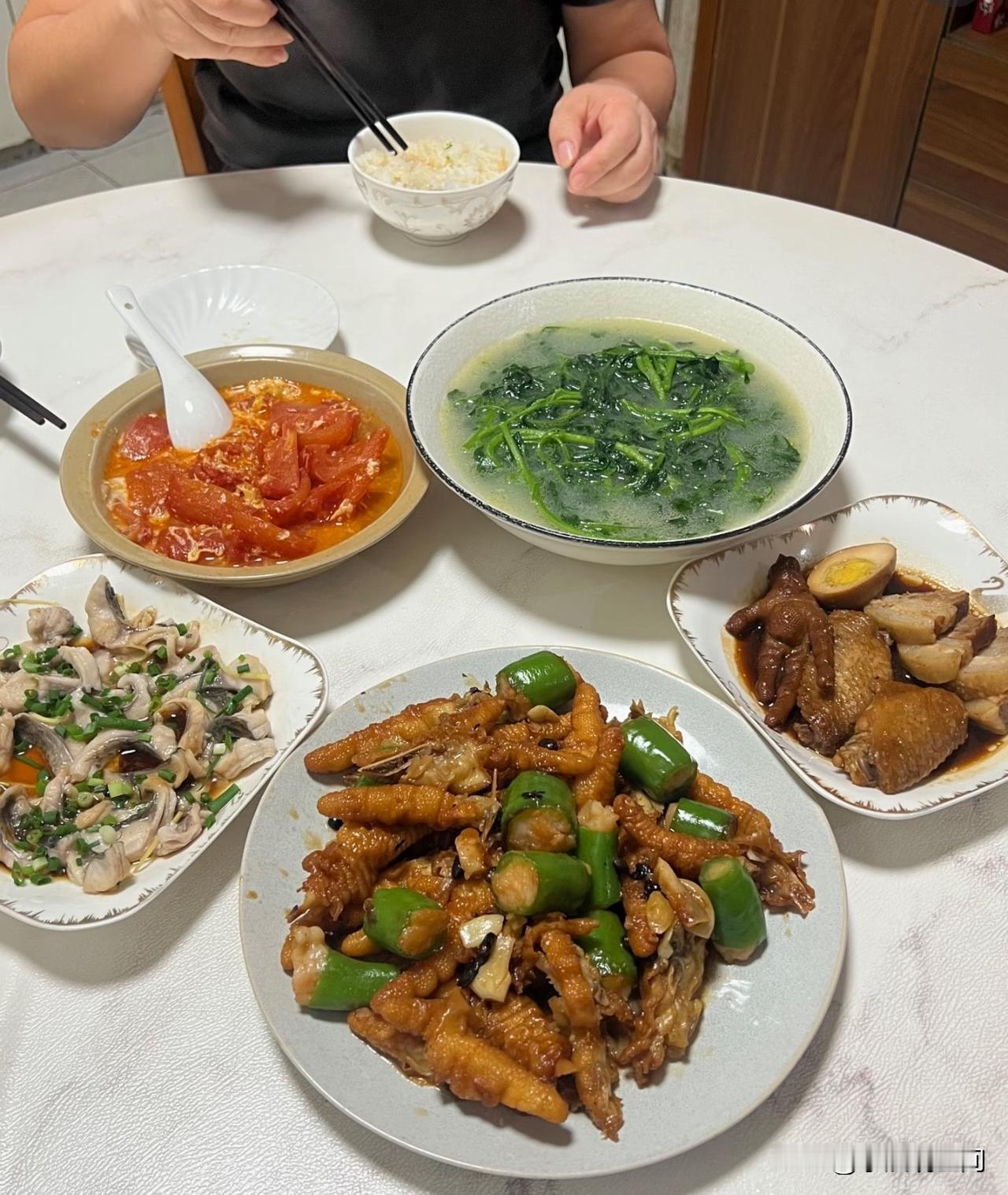 家里拆迁分了150万，我爸说给我30万，剩下120万全部留给弟弟，用来买车买房娶
