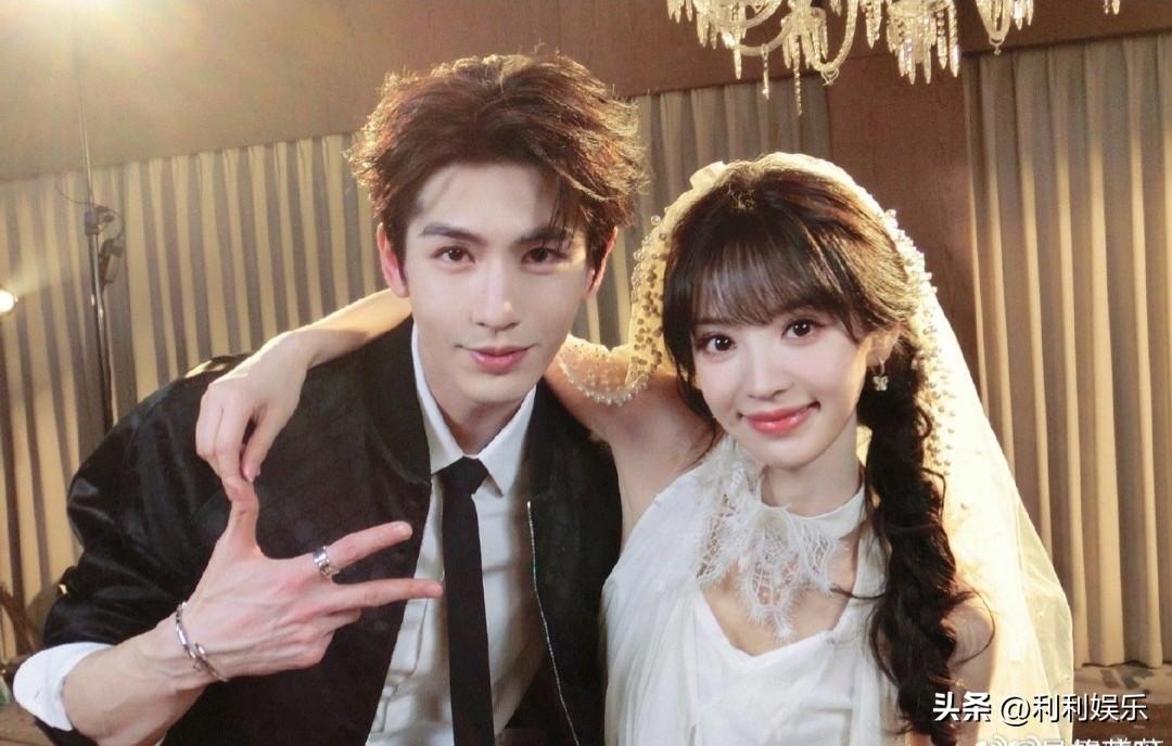 红妆美人笑，良缘喜相逢。