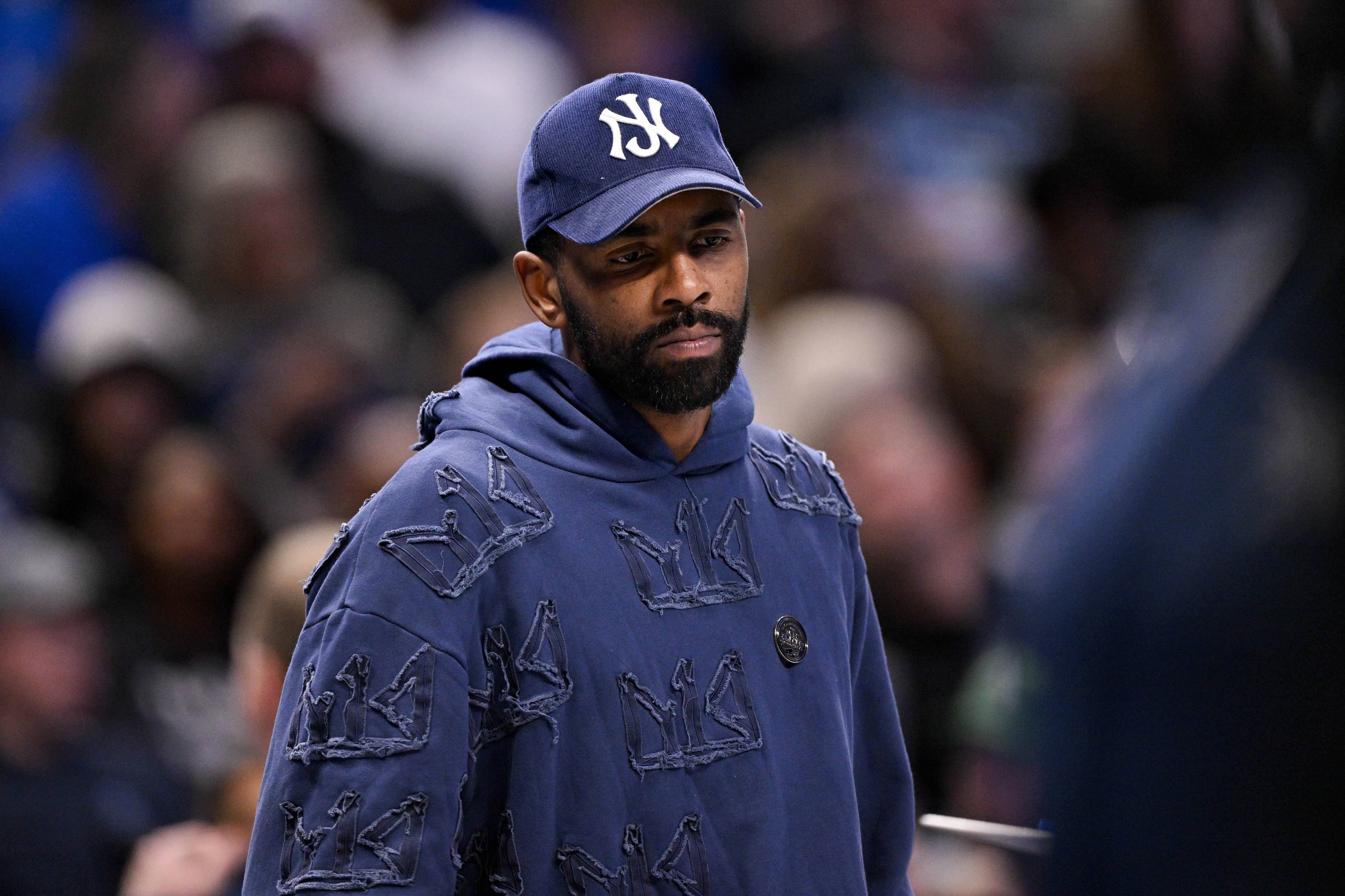 基德接受媒体采访时谈到了欧文本赛季报销的相关话题。基德对此表示：“这是为了长远健