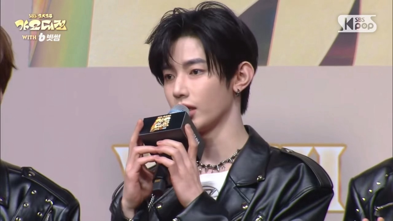 SBS直播章昊SBS歌谣大战红毯中文发言  小小的脸蛋漂亮的昊昊