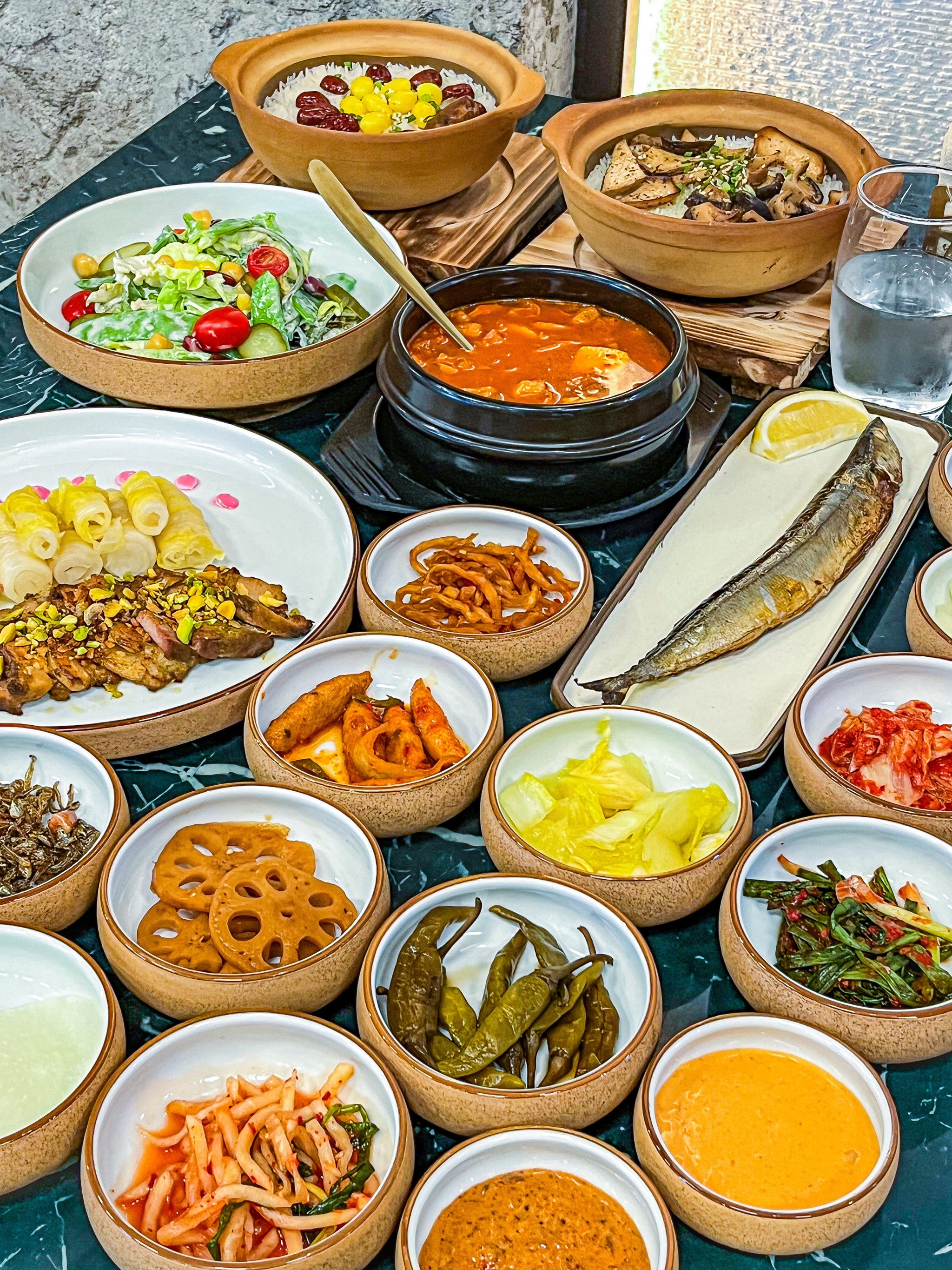 韩国87元一碗的排骨汤全是大肥肉 兄弟们说了多少次了，韩国真的没什么好吃的，不是