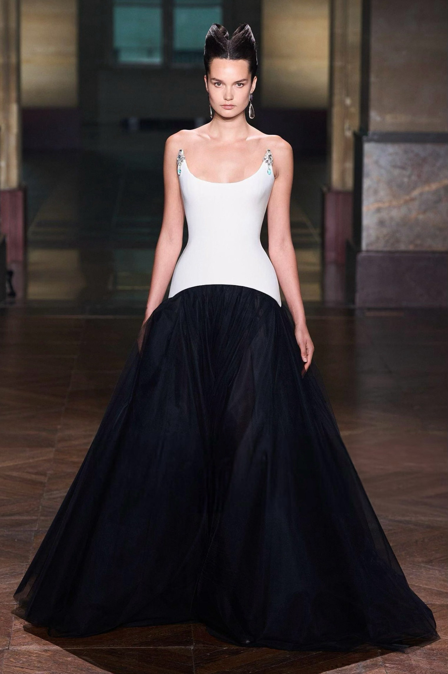 Georges Hobeika Fall 2025 Couture🤍🩶🖤C