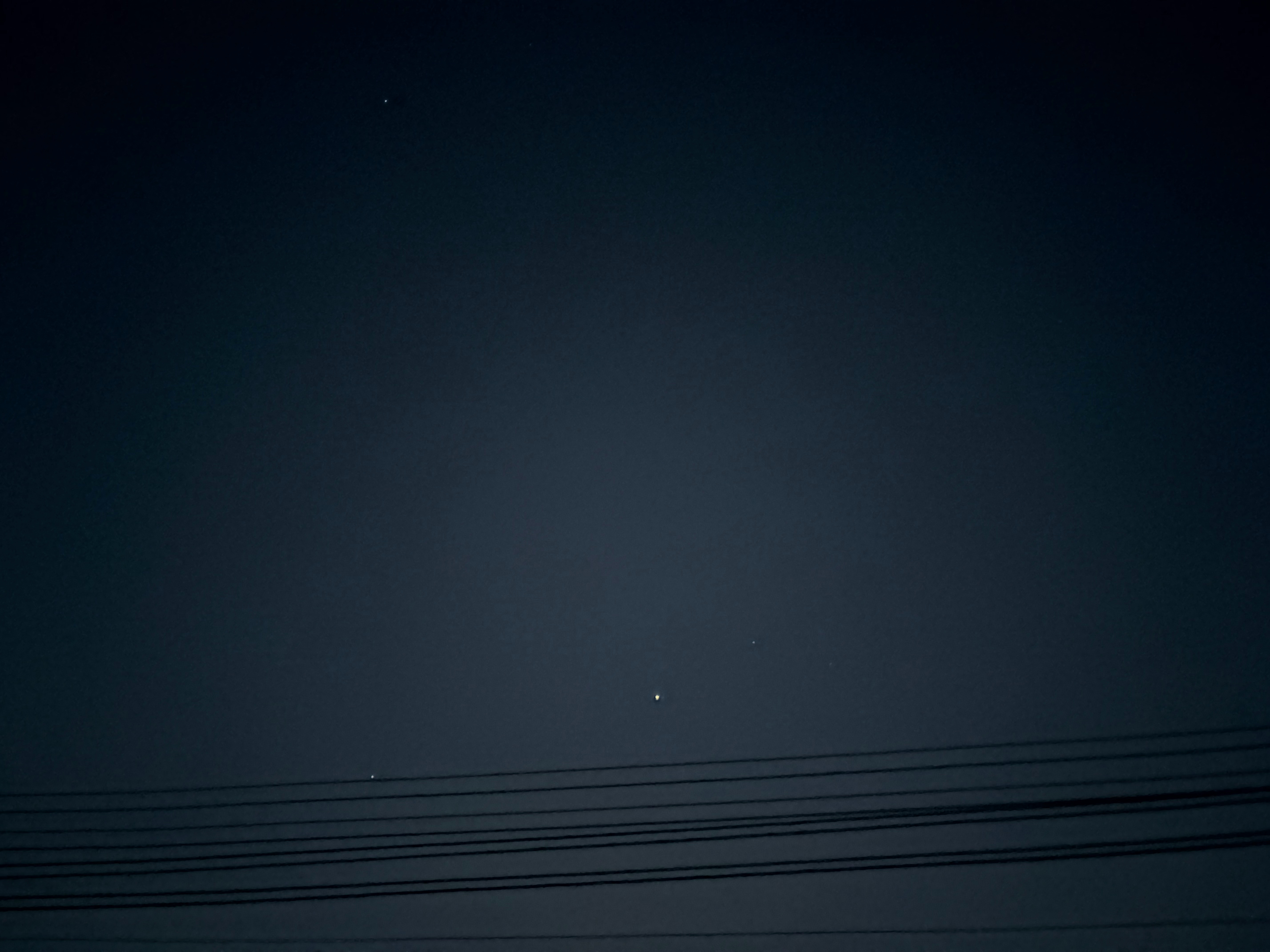 早上好，今天没有人比我更早了吧，星星都还没退下