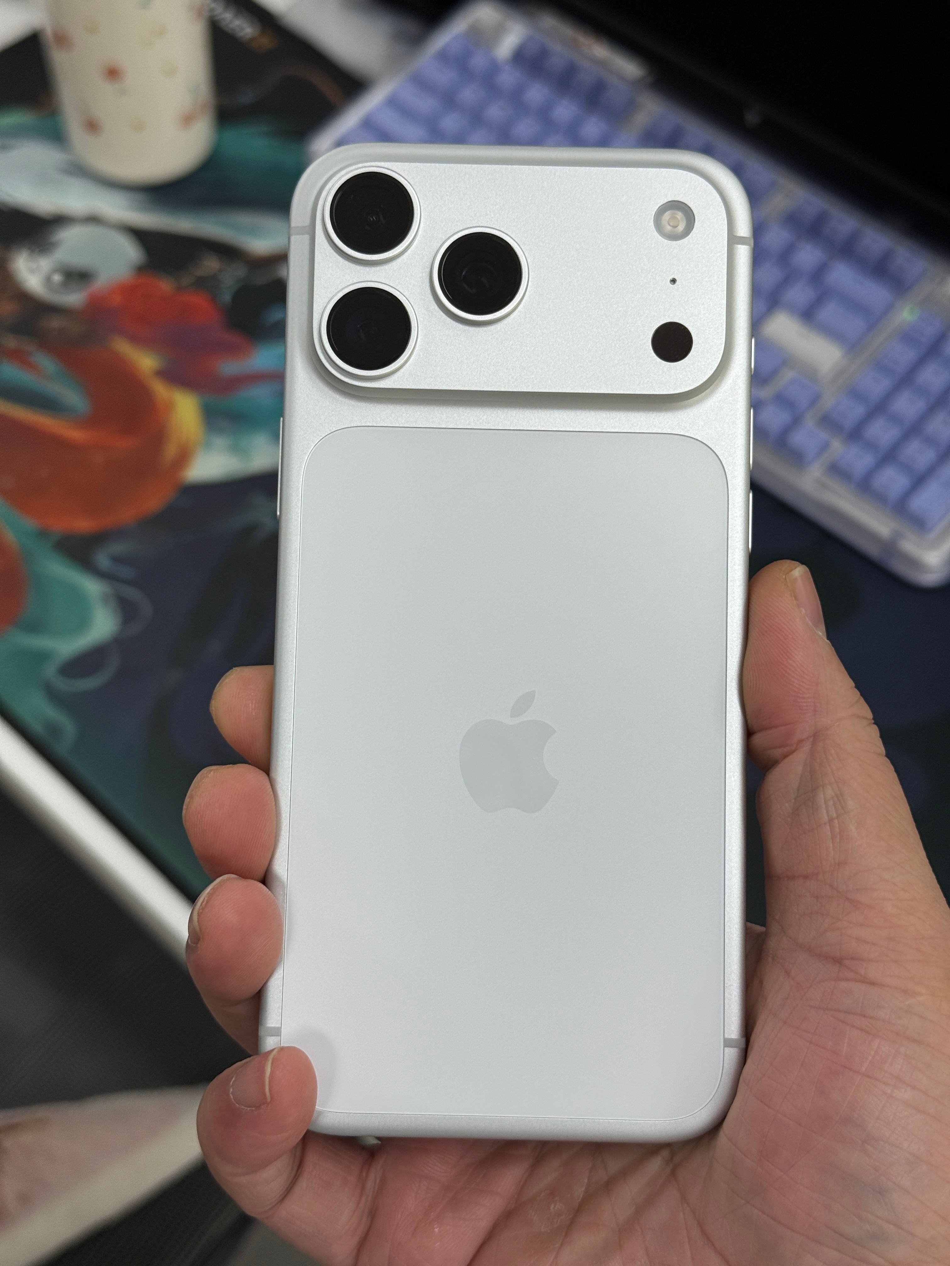 iPhone17Pro /17ProMax 到手了，这手感，真润啊[泪]明明变厚