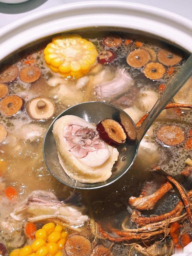 莫氏鸡煲公开秘方还得是莫老板，其实也不是不希望大家去吃，就是他自己和家人太累了，