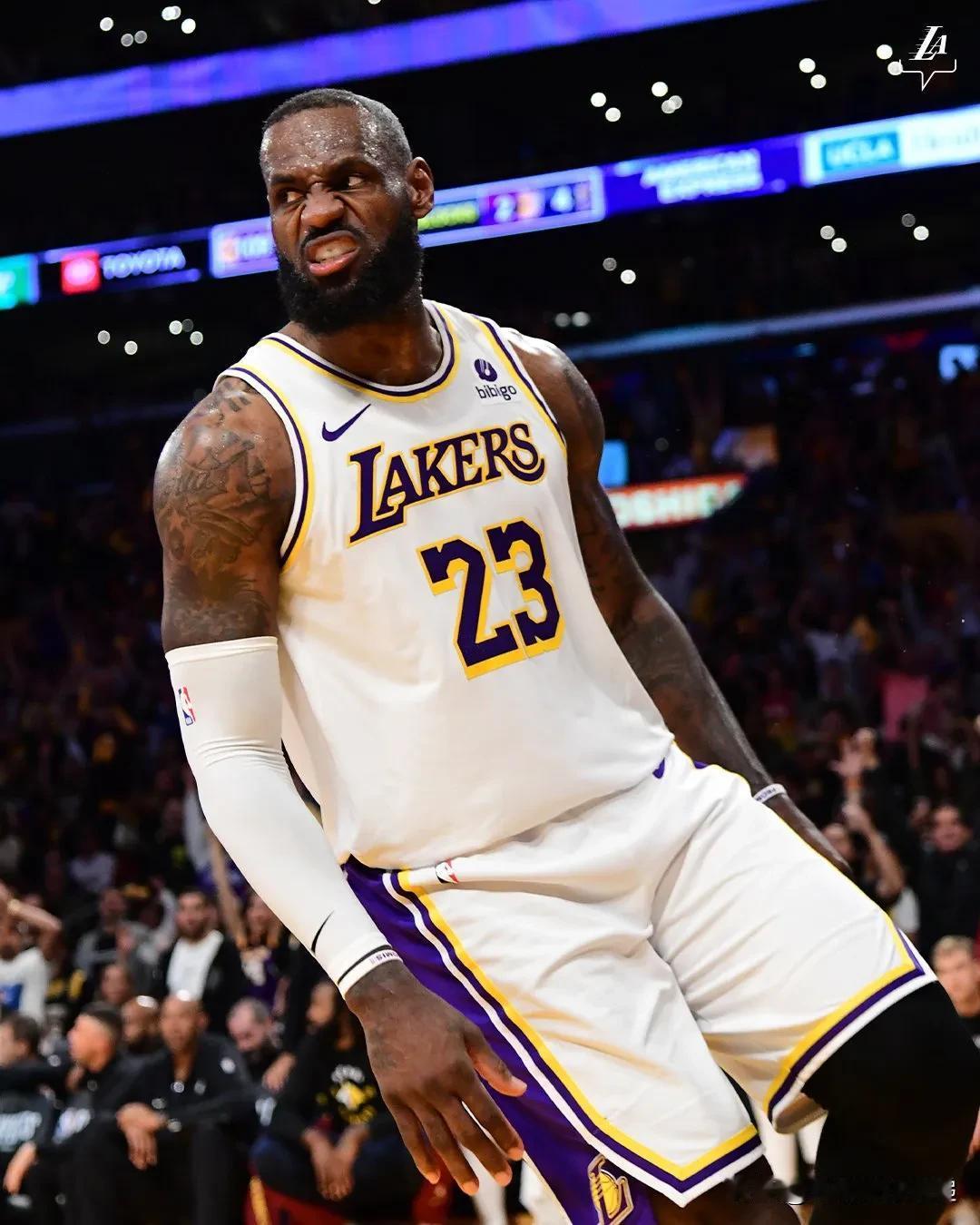 季后赛得分最多的现役球员：

8,142——勒布朗·詹姆斯

4,985——凯文