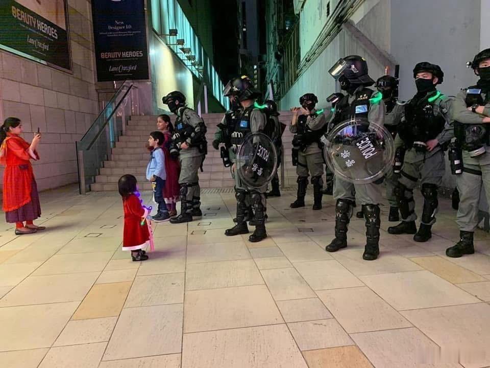 2019年12月圣诞当年今日香港警察热点观点
