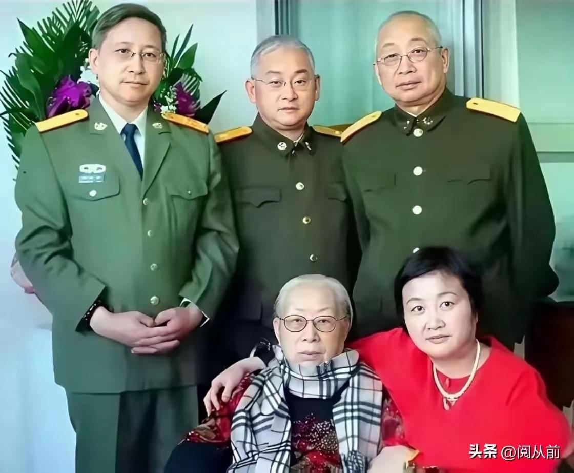 陈赓大将有4 个儿子1个女儿，陈赓和第一位夫人有一个儿子叫陈知非，第一夫人王根苵