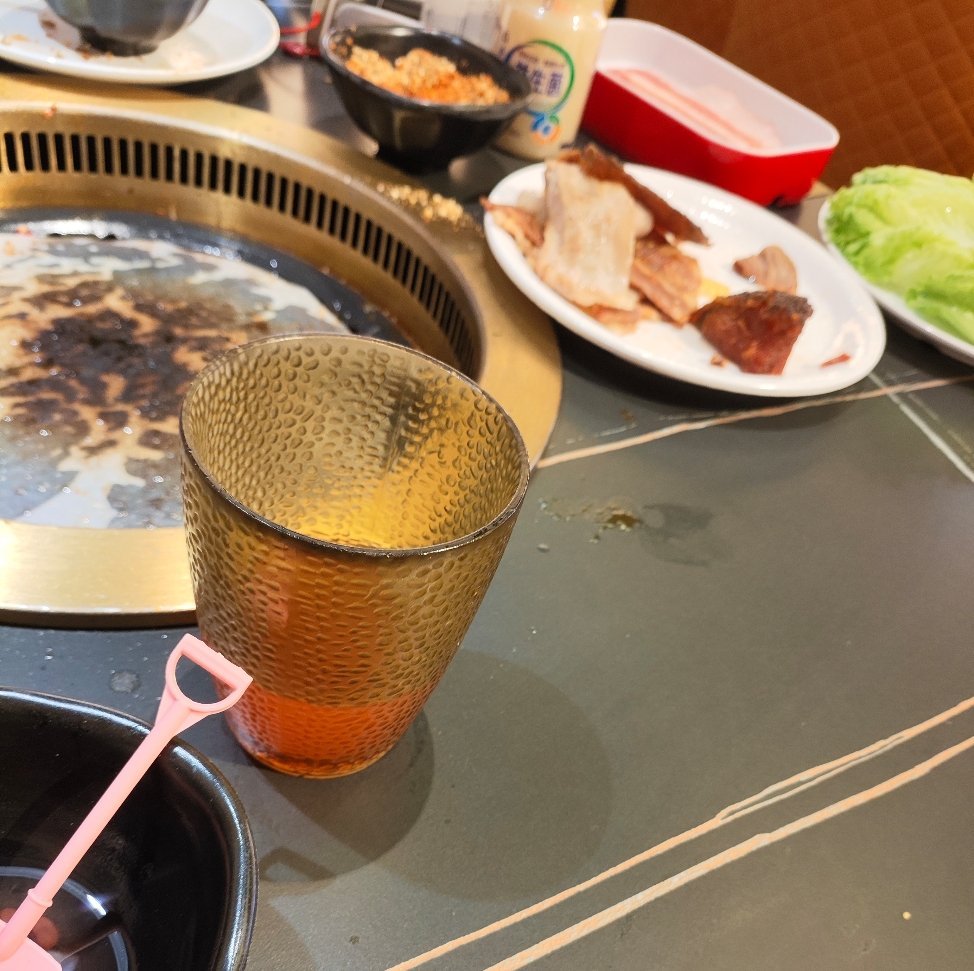 好了好了真面目暴露了，这就是平常那么要好的两个朋友，现在走到了最后，已经到了最后