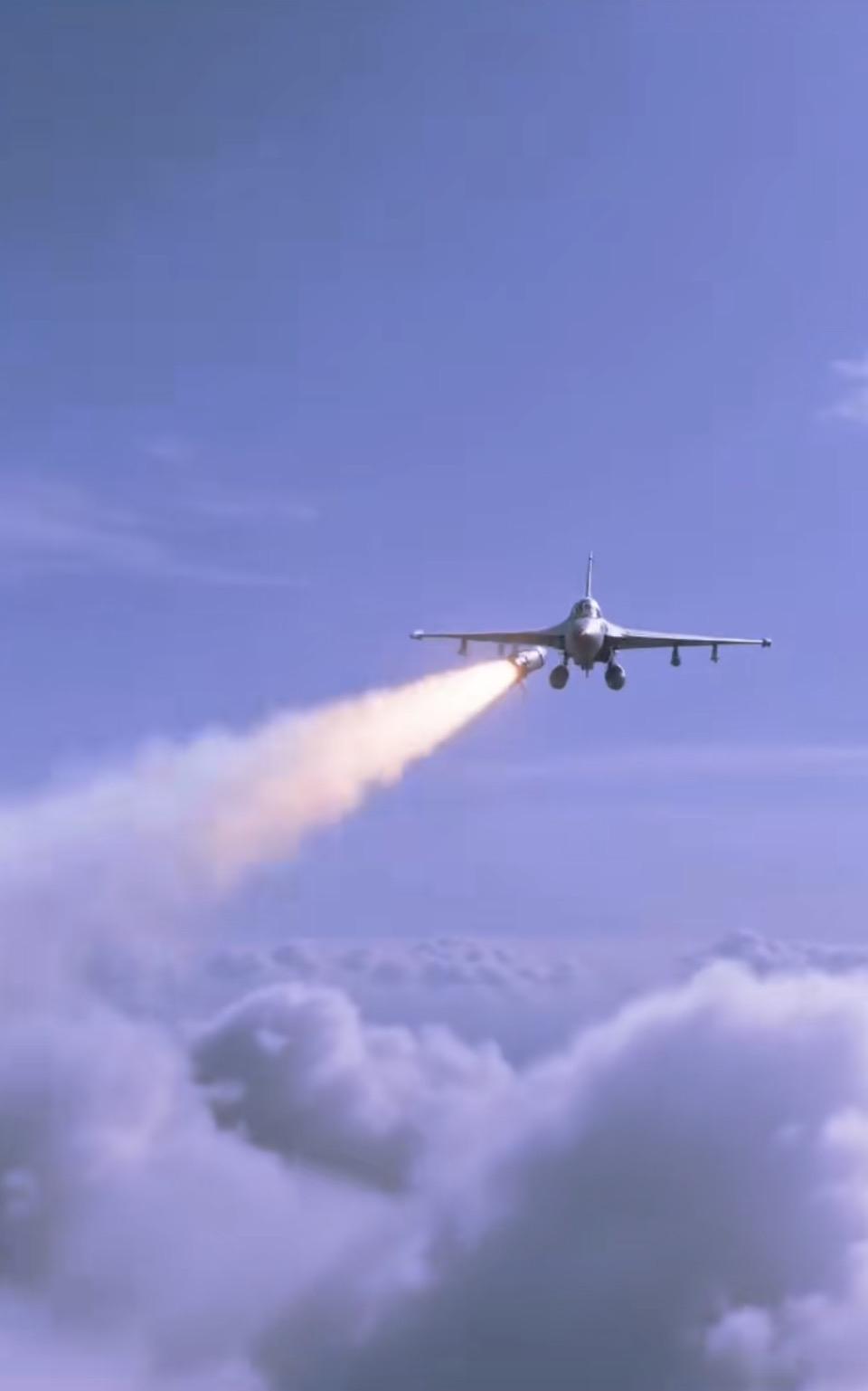 震撼的空中力量，战机翱翔云海，震撼人心！