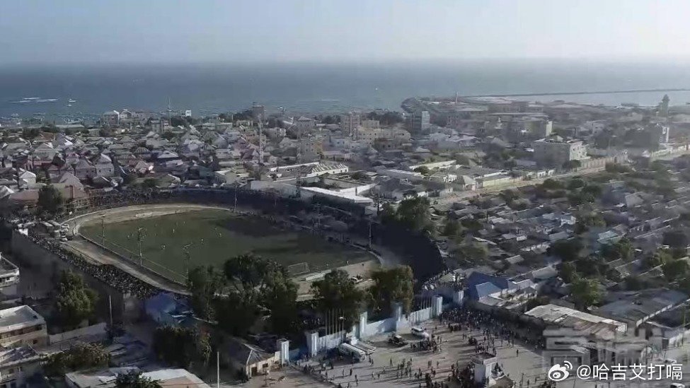 凤凰新闻【王毅外长出于安全原因调整原定访问索马里行程？外交部回应】澎湃新闻记者杨