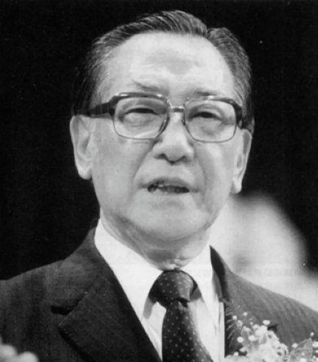 1997年，81岁的蒋纬国去世，远在美国的宋美龄派人查账，一查，得知他欠了160