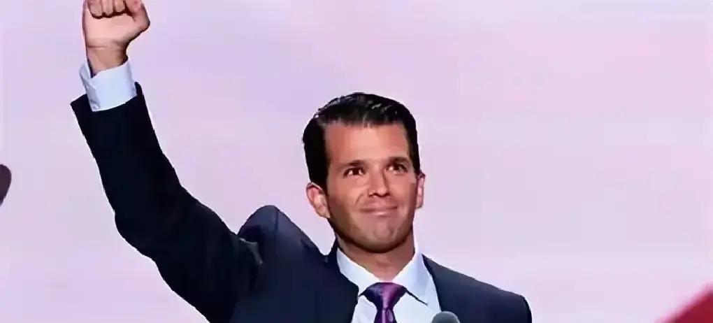 果不其然。
 
美国前总统特朗普突然宣布了：提名俄亥俄州参议员JD·万斯出任20