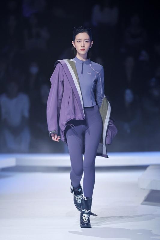 冰川1952·化高峰2026春季中国国际时装周，一场老牌国货的华丽转身！

拥有