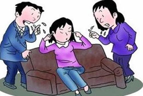 标题：女生与家人争吵后从18楼坠亡，父母起诉物业等索赔60万，谁该为悲剧负责？