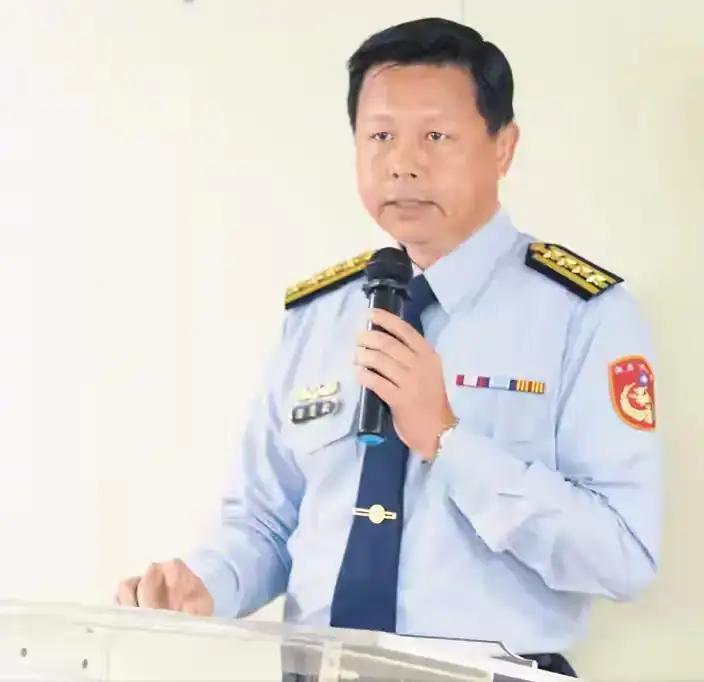 这是台湾省海巡署副署长谢庆钦，他叫嚣让台湾籍渔船对抗大陆，把引战当儿戏，把渔民当