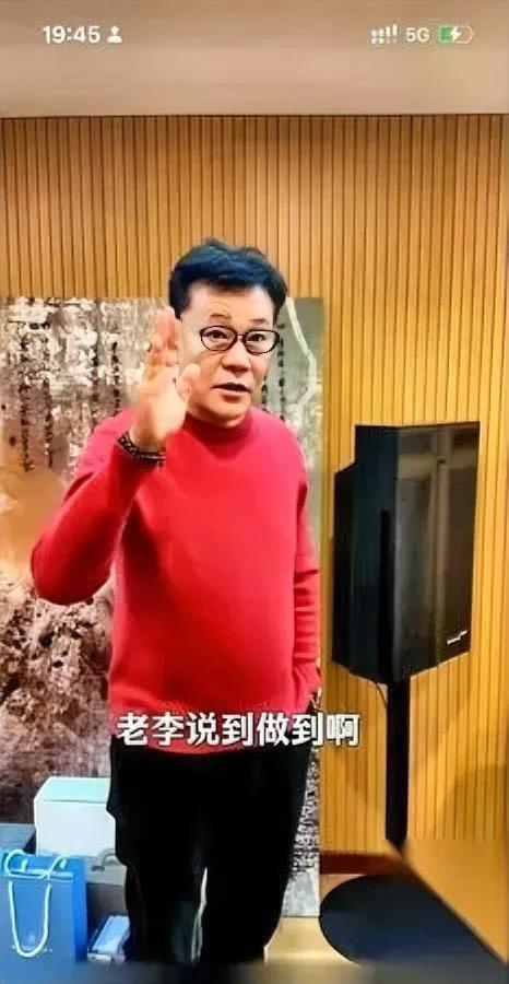 李国庆给李亚鹏的医院捐了100万。

但这钱的重点，不是数字。

是他甩给李亚鹏
